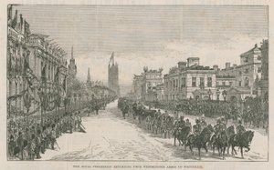 Den kungliga processionen återvänder från Westminster Abbey uppför Whitehall av English School