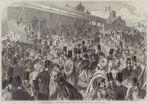 The Tribunes at Longchamps före loppet för Grand Prix de Paris (gravyr) av English School