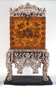 The Witcombe Cabinet, c.1697 (japanned och försilvrat trä)