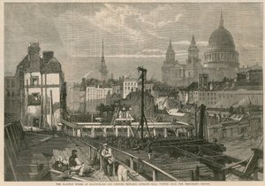 Järnvägen fungerar vid Blackfriars och öppnar sig mot Ludgate Hill, London, sett från den tillfälliga bron av English School