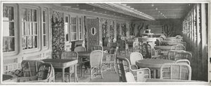 Det överdådiga parisiska kaféet på Titanic, med dess spaljé och klätterväxter, från "The Sphere", 20 april 1912 (litho) (detalj av 450874) av English School