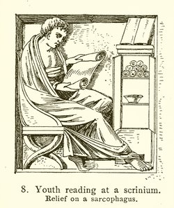 Jugendlicher liest an einem Schreibtisch