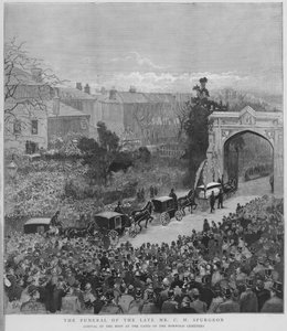 Begravningståg som bär kroppen av den engelske baptistpredikanten Charles Haddon Spurgeon som anländer till portarna till Norwood Cemetery, London
