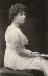 H.R.H. Prinsessan Mary, c1915.