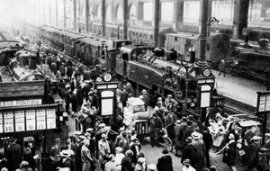 Tågets ankomst till North Station, Paris, 1931. av Ernest Flammarion
