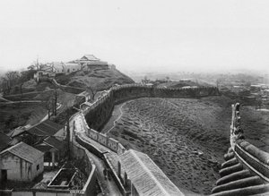 Kuangchou, Kuanyin shan, Kuangtung, Utsikt från det norra tornet på stadens norra mur och Kuanyin-kullen (svartvitt foto) av Ernst Boerschmann