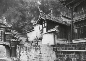 Kuanhien, Ori Lang miao, Szechuan, Första framsidan av Ori Lang-templet (svartvitt foto) av Ernst Boerschmann