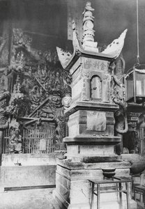O mi shan, Wan nien sze, Szechuan, Relikernas pagod i "Evighetens kloster" (svartvitt foto) av Ernst Boerschmann