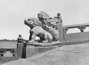 Peking, Wan shou shan, Chihli, Slutet på bron i Sommarpalatset (svartvitt foto) av Ernst Boerschmann