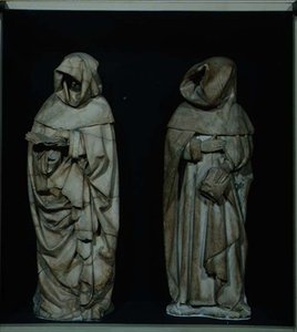 Två sörjande, från graven av Duc de Berry i Bourges katedral av Etienne and Mosselmann Paul (fl.1467) Bobillet