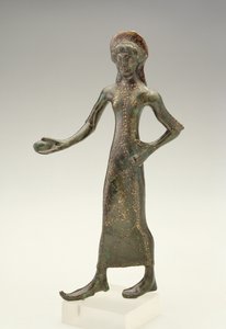 Girl Dancing (brons) av Etruscan
