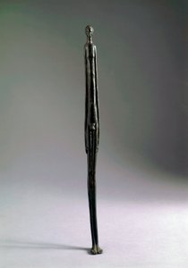 Staty som heter "The shadow of the evening" av Etruscan
