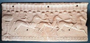 Plakett med en relief av ryttare (sten)
