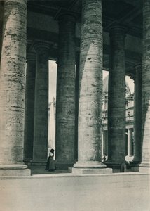 En del av pelargången vid St Peters Square, Rom, Italien, c1926 1927 av Eugen Poppel