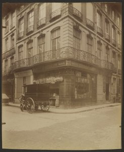 54 Rue Saint-Honoré och 1 Rue des Prouvaires, (1° Arr.) av Eugène Atget