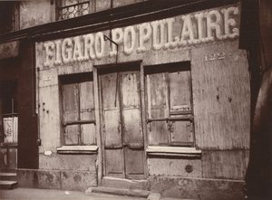 Le Figaro populaire, 122 Boulevard de la Villette (barberarbutikens fasad, 122 Boulevard de la Villette) av Eugène Atget