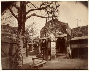 Fête Vaugirard (gatumässa och kiosk) av Eugène Atget
