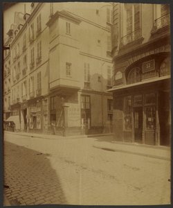 Torn på rue Saint Paul.  Uppges ha varit kontor för Botal, Henrik III:s läkare. av Eugène Atget