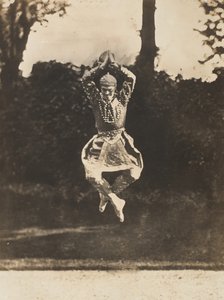 [Nijinsky i siamesisk dans från Orientalerna], 1910. av Eugène Druet