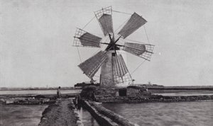 Trapani, en väderkvarn (s/v foto) av European Photographer