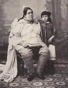 Tunisisk judisk kvinna och hennes dotter (s/v foto) av European Photographer