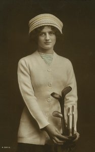 Ung kvinna med golfklubbor (färgfoto) av European Photographer