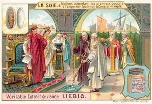 Munkar tar med de första sidenkokongerna till kejsar Justinianus i Konstantinopel (chromolitho) av European School