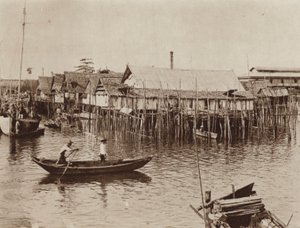 Fiskarhus på byggda på högar ovanför vattnet, Singapore (s/v foto) av Ewing Galloway