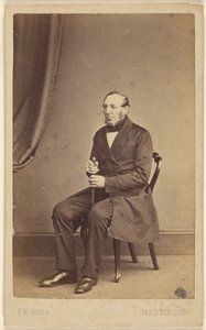 [Oidentifierad äldre man med skägg utan mustasch, sittande] av F.R. Wells
