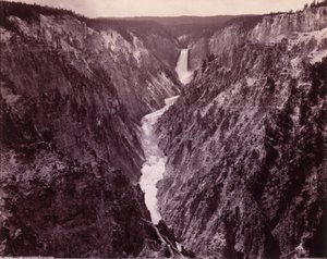 Grand Canyon of the Yellowstone och vattenfall