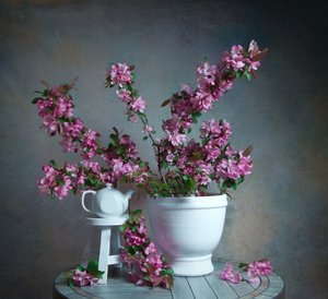 Elegant blomsterstilleben av Fangping Zhou