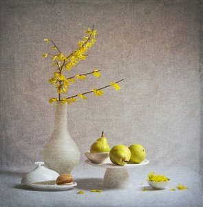 Gula blommor, gröna päron
