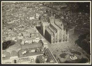 [Flygfoto över Milano]