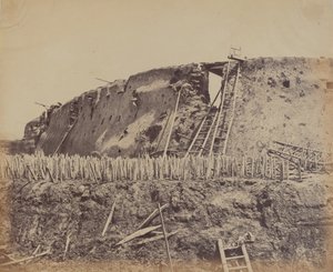 Vinkeln av North Taku Fort där fransmännen gick in, 21 augusti 1860, 1860. av Felice Beato