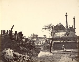 Batteri nära Begum Kotie. Sir Colin Campbells andra attack i mars 1858 av Felice Beato