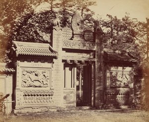 Exteriör av Tomb Depot nära Pekin, oktober 1860 av Felice Beato