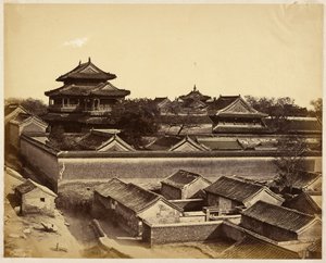 [Första vyn i Peking tagen från Anting Gate] av Felice Beato