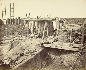 [Interiör av Angle of North Fort omedelbart efter att det erövrats] av Felice Beato