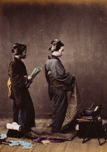 Japanska kvinnor som klär sig, ca 1870-1880