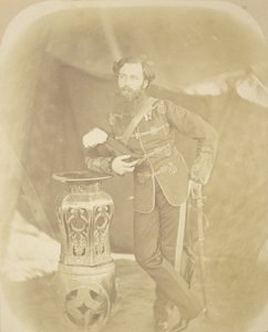 Porträtt av överste Henry Hope Crealock, biträdande assistent, generaladjutant av Felice Beato