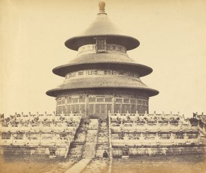 Himmelens heliga tempel där kejsaren offrar en gång om året i den kinesiska staden Pekin, oktober