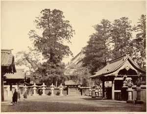 [Temple at Shiba] av Felice Beato