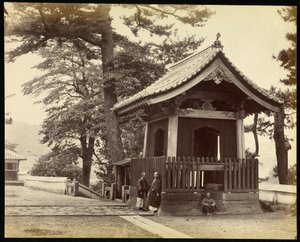 Tempel i staden Nagasaki av Felice Beato