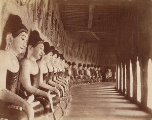 De 49 Gautamas i Sagaing-templet av Felice Beato