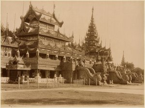 Hman Kyaung eller glasklostret, Burma, ca 1890 (albumintryck) av Felice Beato