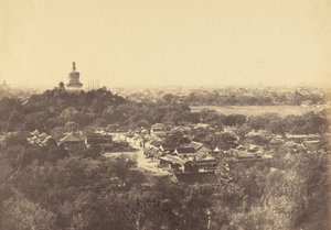 Utsikt över trädgårdarna och buddhisttemplet, Pekin, oktober 1860 av Felice Beato