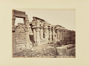 Philae. Isis kolonnad, fotograferad från obelisken (Egypten) av Félix Bonfils