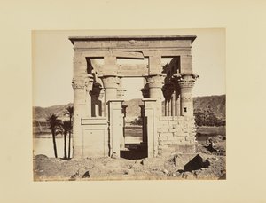 Philae. Hypaetraltempel, framifrån, Egypten av Félix Bonfils