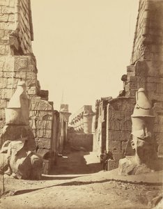 Luxortemplet, triumfartad entré [Thebe] av Félix Bonfils