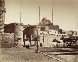Citadellets Bab el-Azab-port, med Muhammad Alis moské i bakgrunden, i Kairo, Egypten av Félix Bonfils